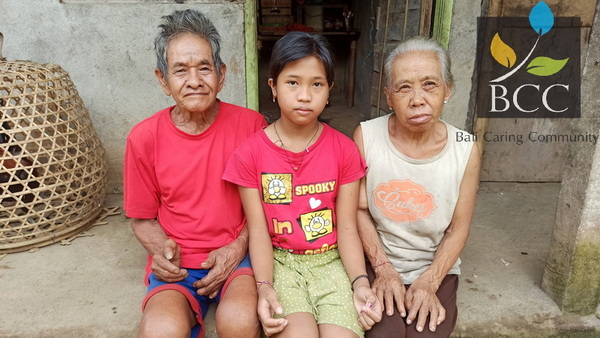 PHOTO 2 - Bersama Kakek _ Nenek PHOTO 2 - Bersama Kakek _ Nenek