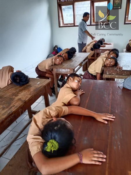 pemeriksaan-kesehatan-sdn6-jungutan-03