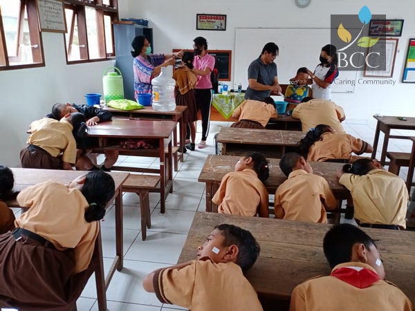 pemeriksaan-kesehatan-sdn6-jungutan-04