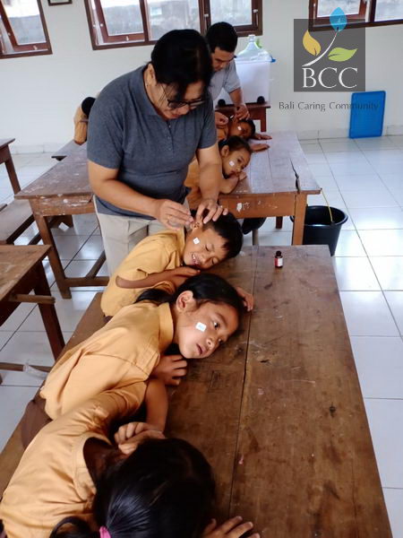 pemeriksaan-kesehatan-sdn6-jungutan-06