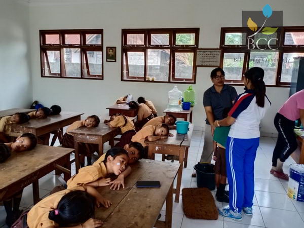 pemeriksaan-kesehatan-sdn6-jungutan-09