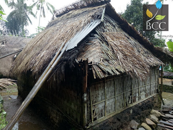 6 Belakang Rumah